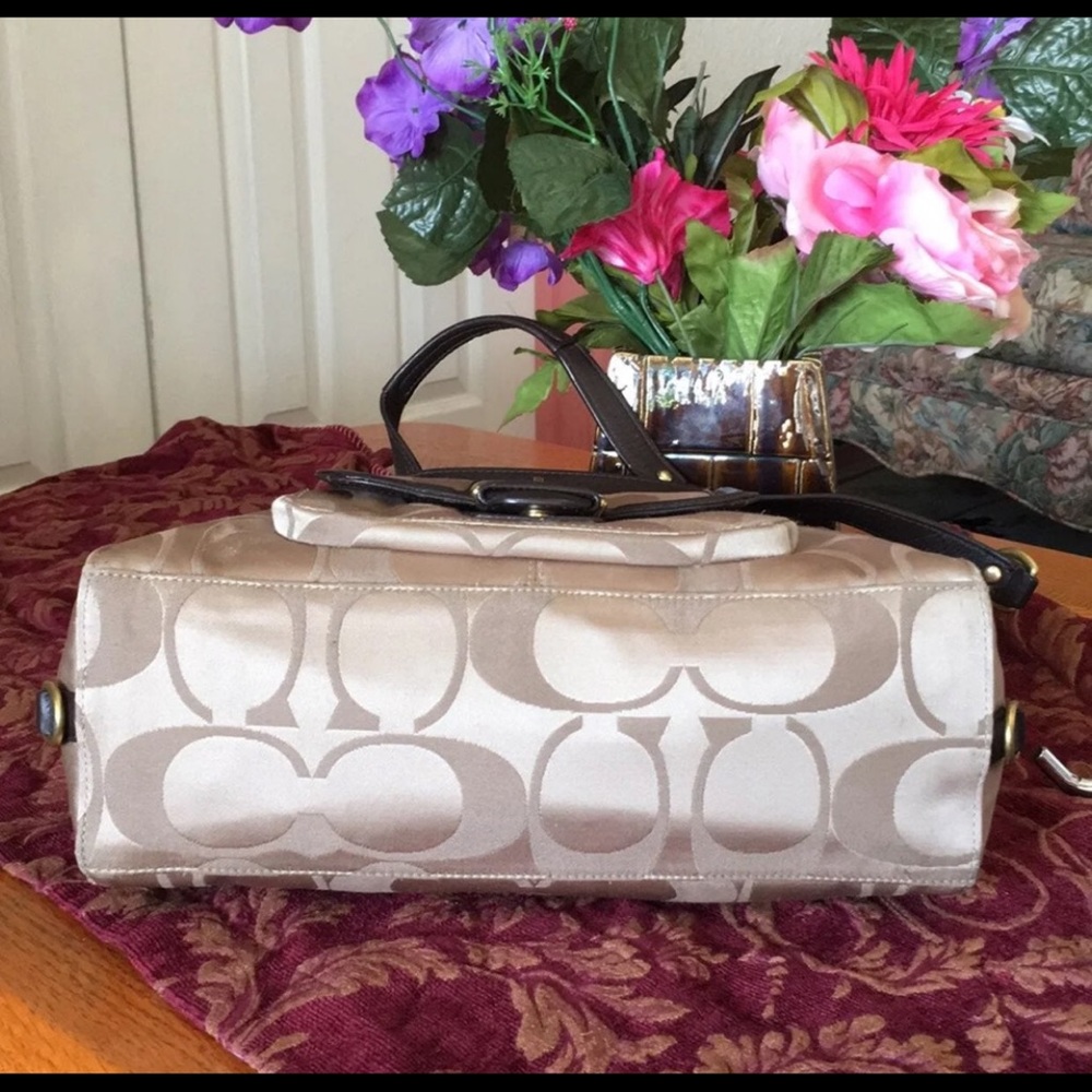 Coach purse - Picture 4 of 8